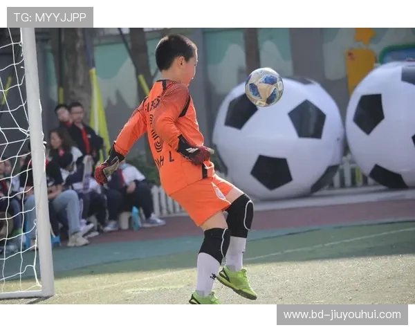 文安绿茵梦少年逐光追风展激情挥洒汗水共筑足球荣光